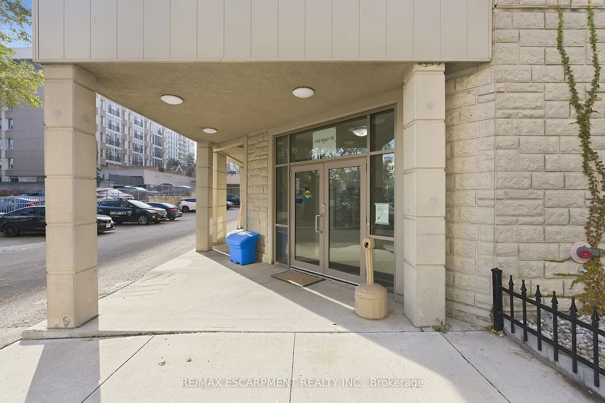 Building Photo - 149 Main St W #607