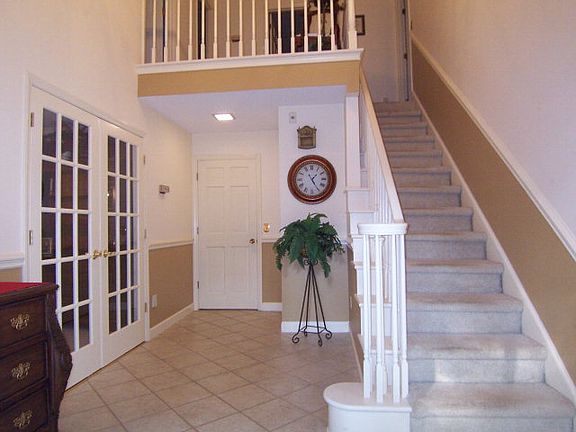 4th image of 190 Colonial Dr