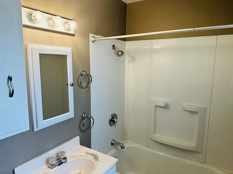 440 Lewis Ave — Photo 28