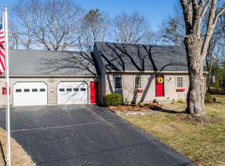 20 Woodside Dr, Kennebunk, ME 04043
