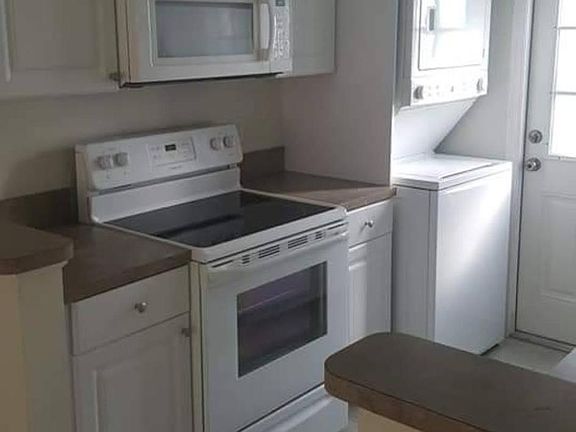 3rd image of 1788 Poinsettia Ave #A