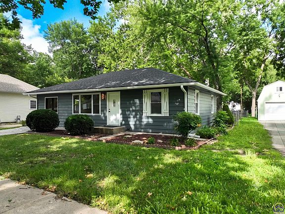 2nd image of 604 Maple St