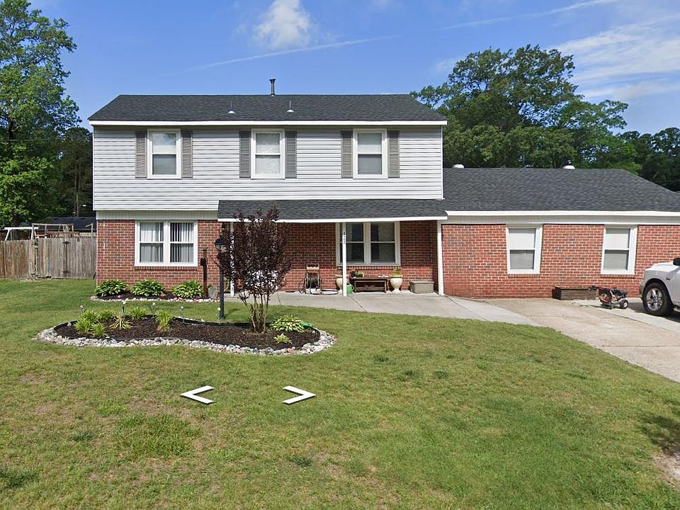 Front Yard with 2 car driveway
