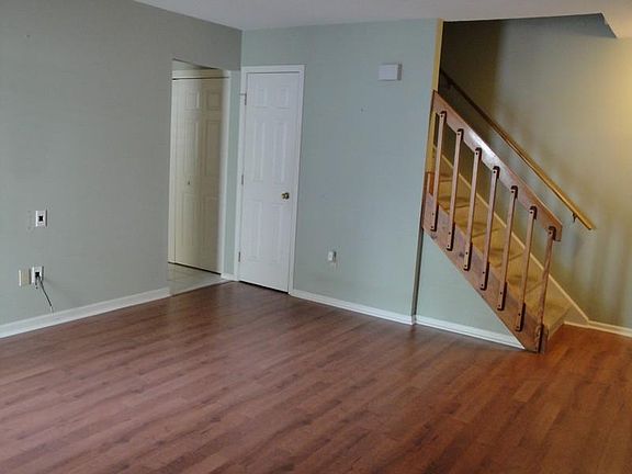 Living room, View 2