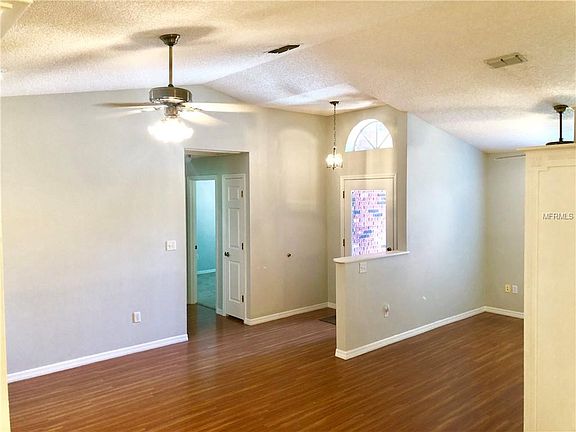 3rd image of 1912 Suzanne Ln