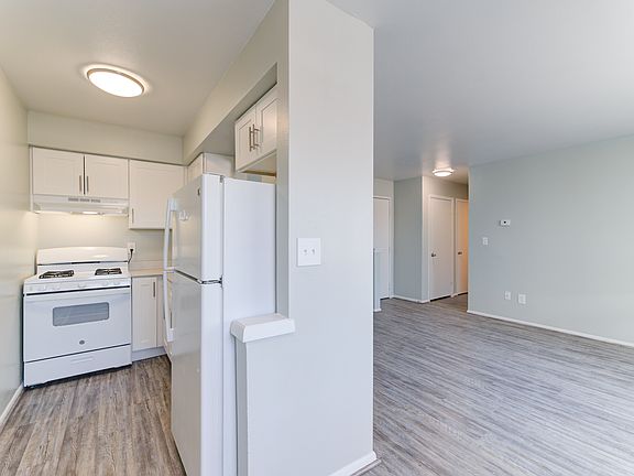 5th image of 3345 W Highland Blvd #201