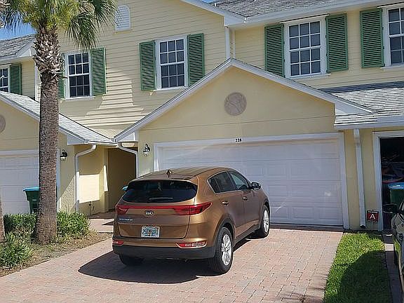 228 Tin Roof Avenue - Drive