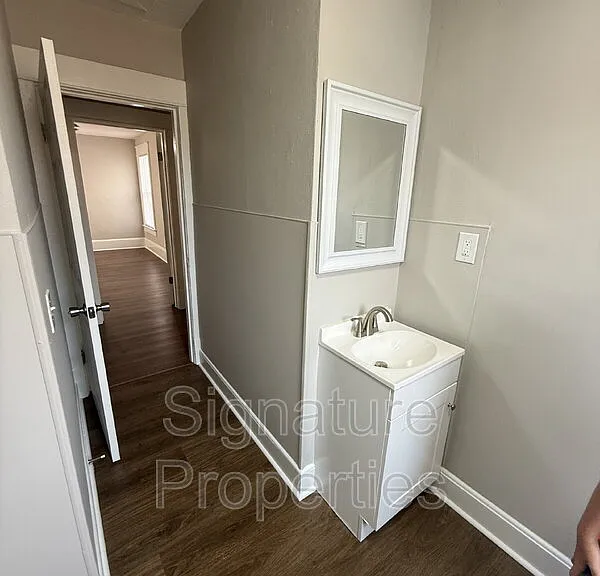 180 W Balview Ave #B — Photo 9