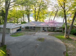 18973 N Fruitport Rd, Spring Lake, MI 49456