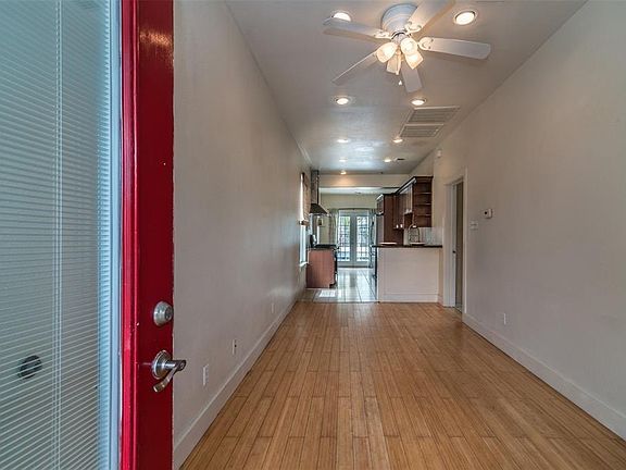 4th image of 706 Sealy St