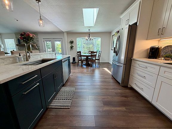 4th image of 104 S Ruth Ln