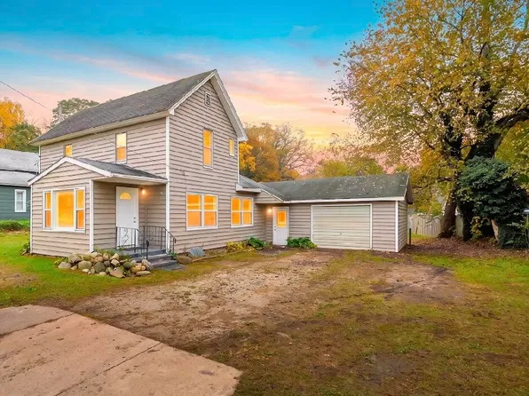 236 E Center St, Coloma, MI 49038