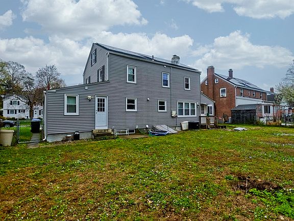 2nd image of 174 Abbott St