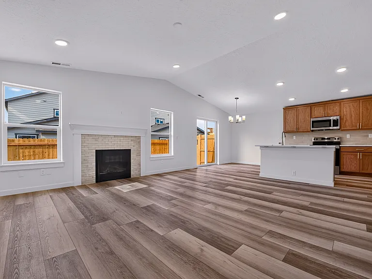 21444 Livingston Dr — Photo 13