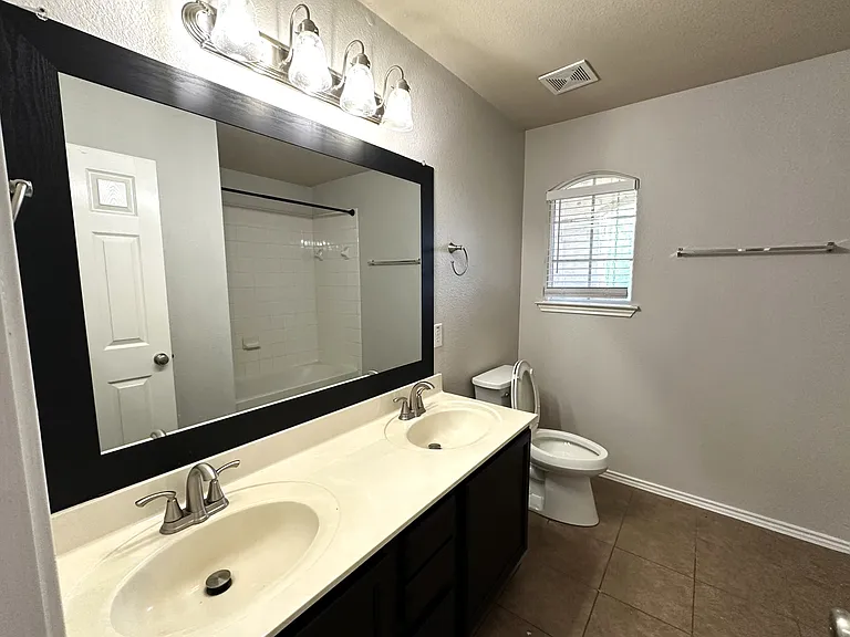 2303 Scott Dr — Photo 21