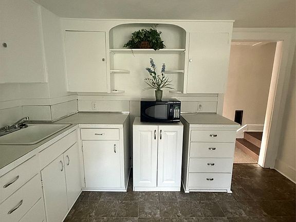 4th image of 1068 Glenwood Rd #2