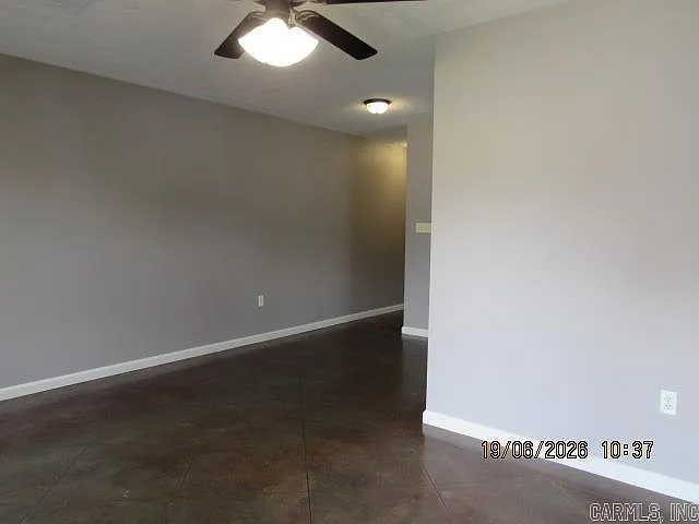 3 bed, 2.0 bath, 1060 sqft, $1,300 — Photo 2