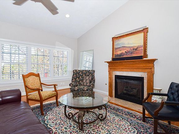 3rd image of 4064 Southmont Dr SW