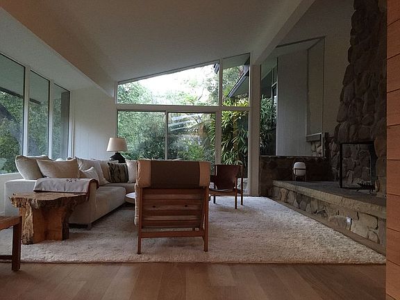 2nd image of 747 Indian Ln