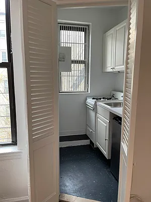 Rented by Eric Goodman Realty Corp | media 5