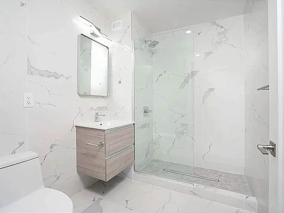 5th image of 23-33 Astoria Blvd #6E