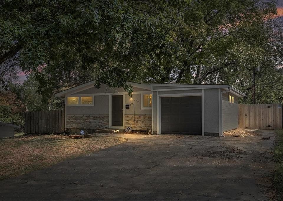1st image of 5705 N Woodland Ave