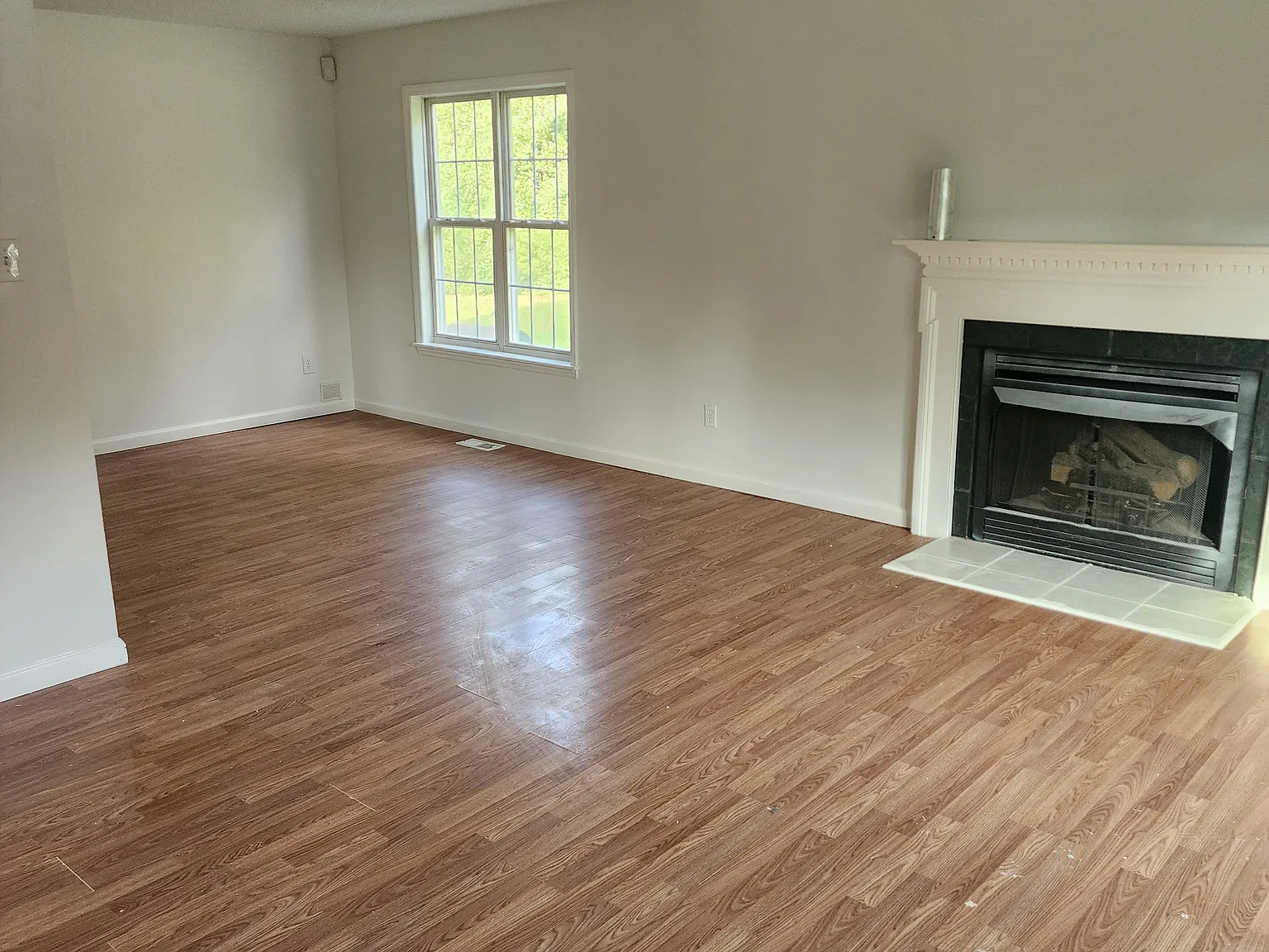 3 bed, 2.5 bath, 1631 sqft, $1,899 — Photo 2