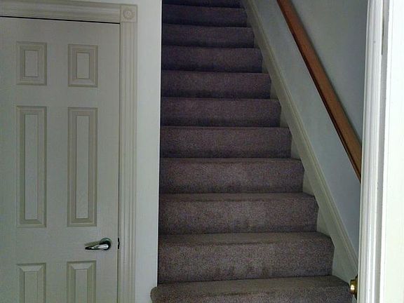 4th image of 301 N Newton St