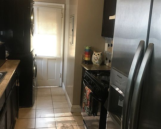 4th image of 2918 11th Ave