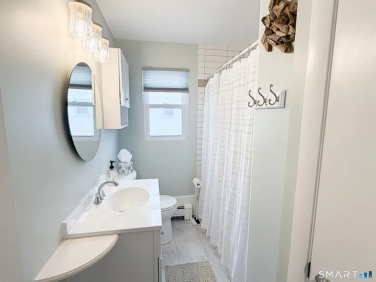 945 E Broadway — Photo 16
