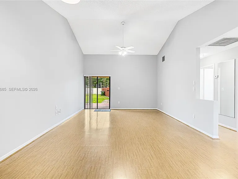 11301 SW 4th St — Photo 4