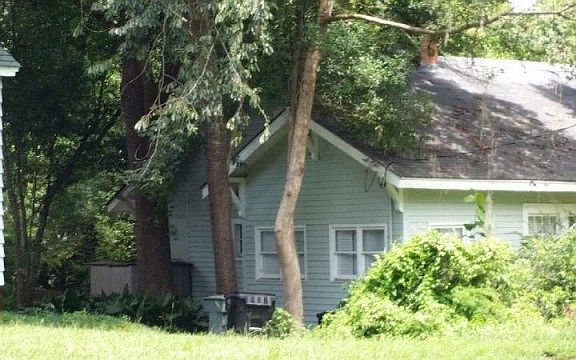 2nd image of 530 McDaniel St