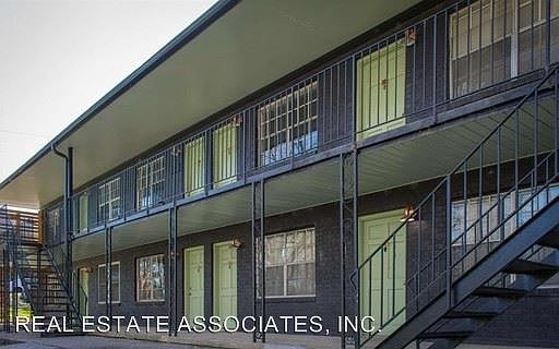 3rd image of 1901 Morehead Ave APT 1