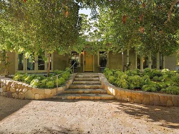 4th image of 813 Country Club Dr