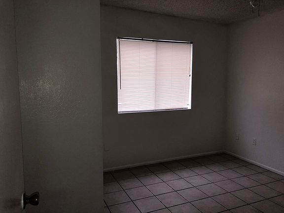 5th image of 1104 N Wedgewood Dr