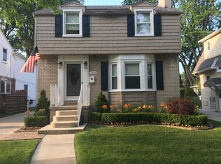 1692 Brys Dr, Grosse Pointe Woods, MI