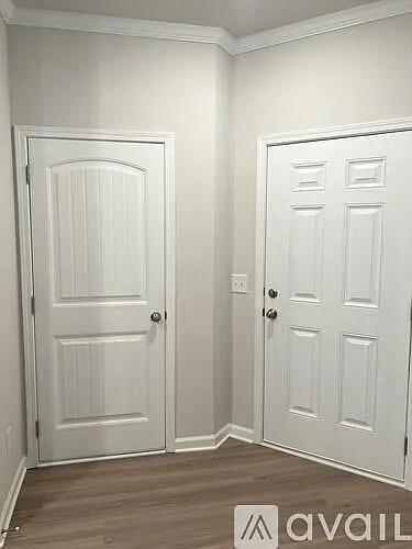 200 Turner Ln — Photo 3