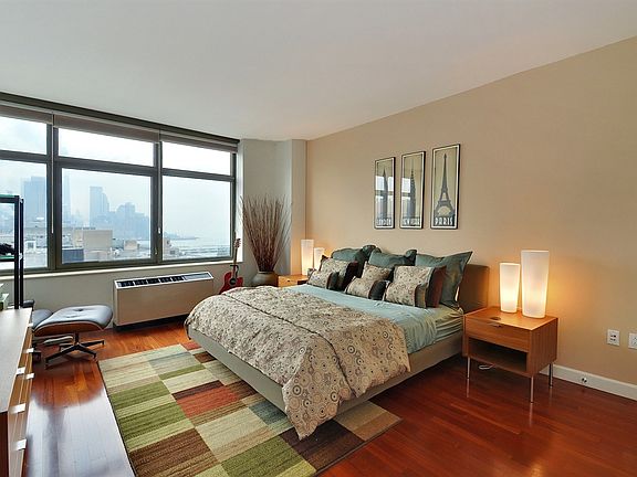 3rd image of 1 Morton Sq APT 11BE