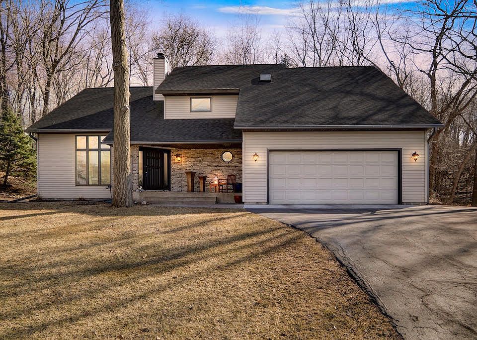 1st image of 228 Larkspur Ln E