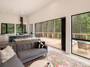 1290 Cowan Point Dr, Bowen Island, BC V0N1G2