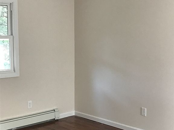 5th image of 174 Shinnecock Ave