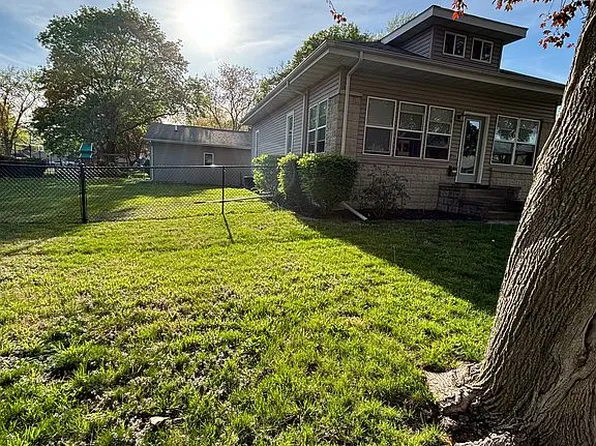 739 N Hazel St, Pontiac, IL 61764