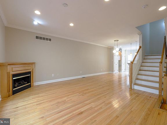 5th image of 628 S 27th St