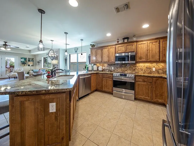 118 Riley Ln — Photo 4