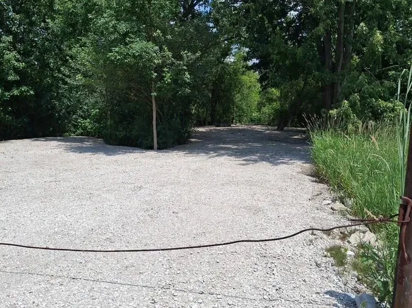 4320 Broadbridge Rd, Cottrellville, MI 48039