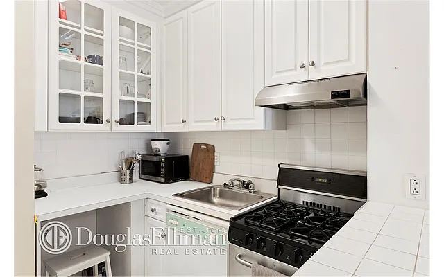 Rented by Douglas Elliman | media 11