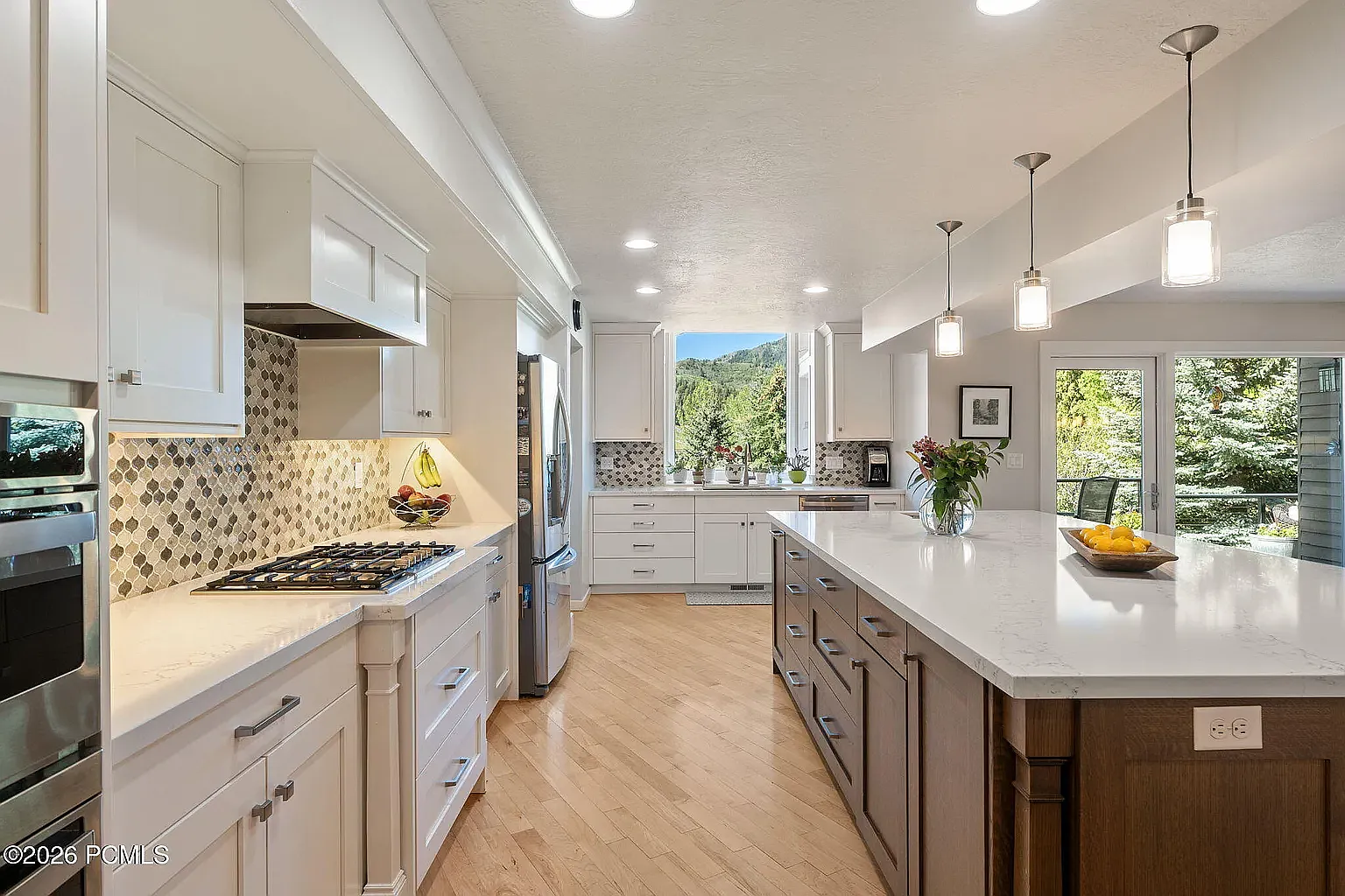 6 bed, 4500 sqft, $8,500 — Photo 1