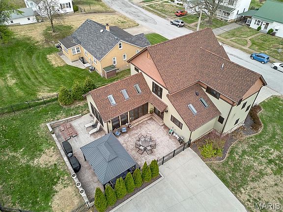 4th image of 416 W 12th St