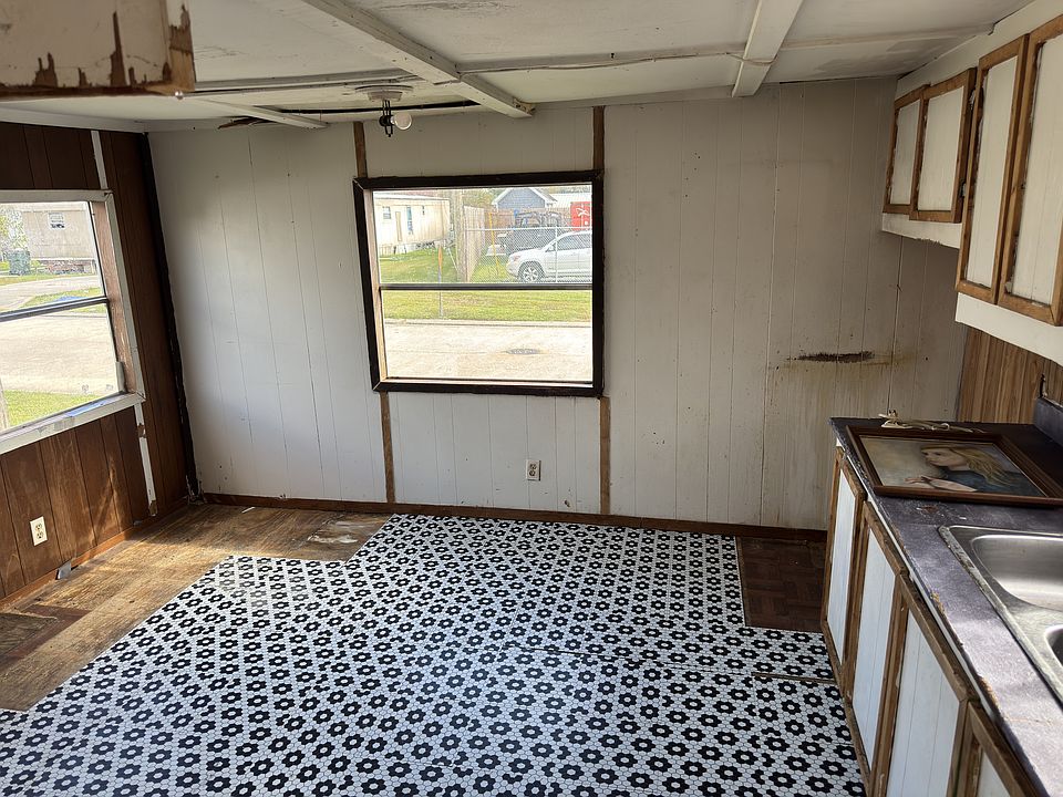 2nd image of 115 Marietta Pl