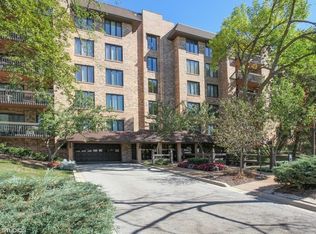 1771 Mission Hills Rd APT 114, Northbrook, IL 60062